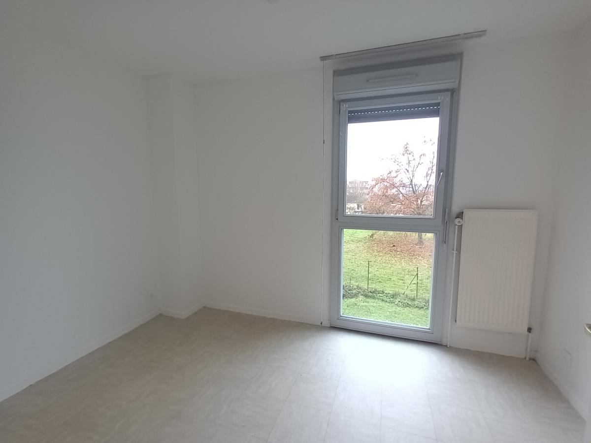 
																																							6 pièces - 
																																						RDC - 107m² - 841,58 € - Photo #4