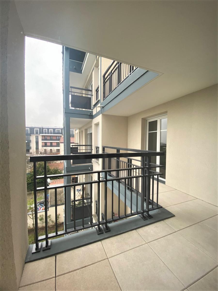 3 pièces -
4ème étage - 61m² - 1 049,23 € - Photo #1
