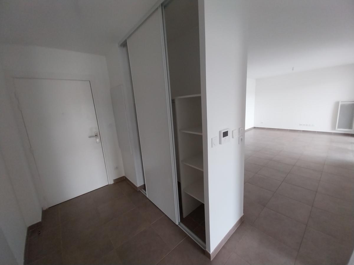 
																																							2 pièces - 
																																						1er étage - 39m² - 651,64 € - Photo #2
