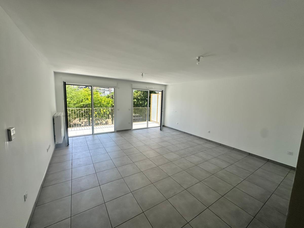 3 pièces - 3ème étage - 76m² - 899,00 € - Photo #1