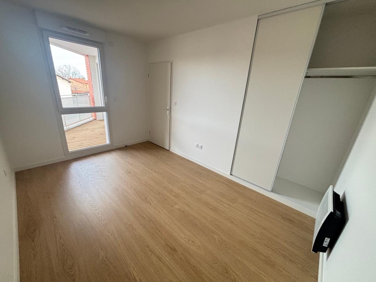 
																			4 pièces - 
																		2ème étage - 90m² - 1 021,18 € - Photo #7