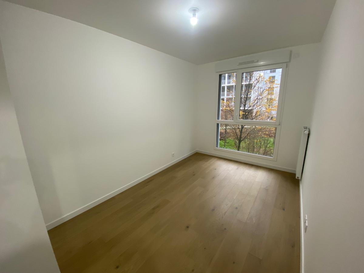 
																			5 pièces - 
																		RDC - 95m² - 2 127,69 € - Photo #5