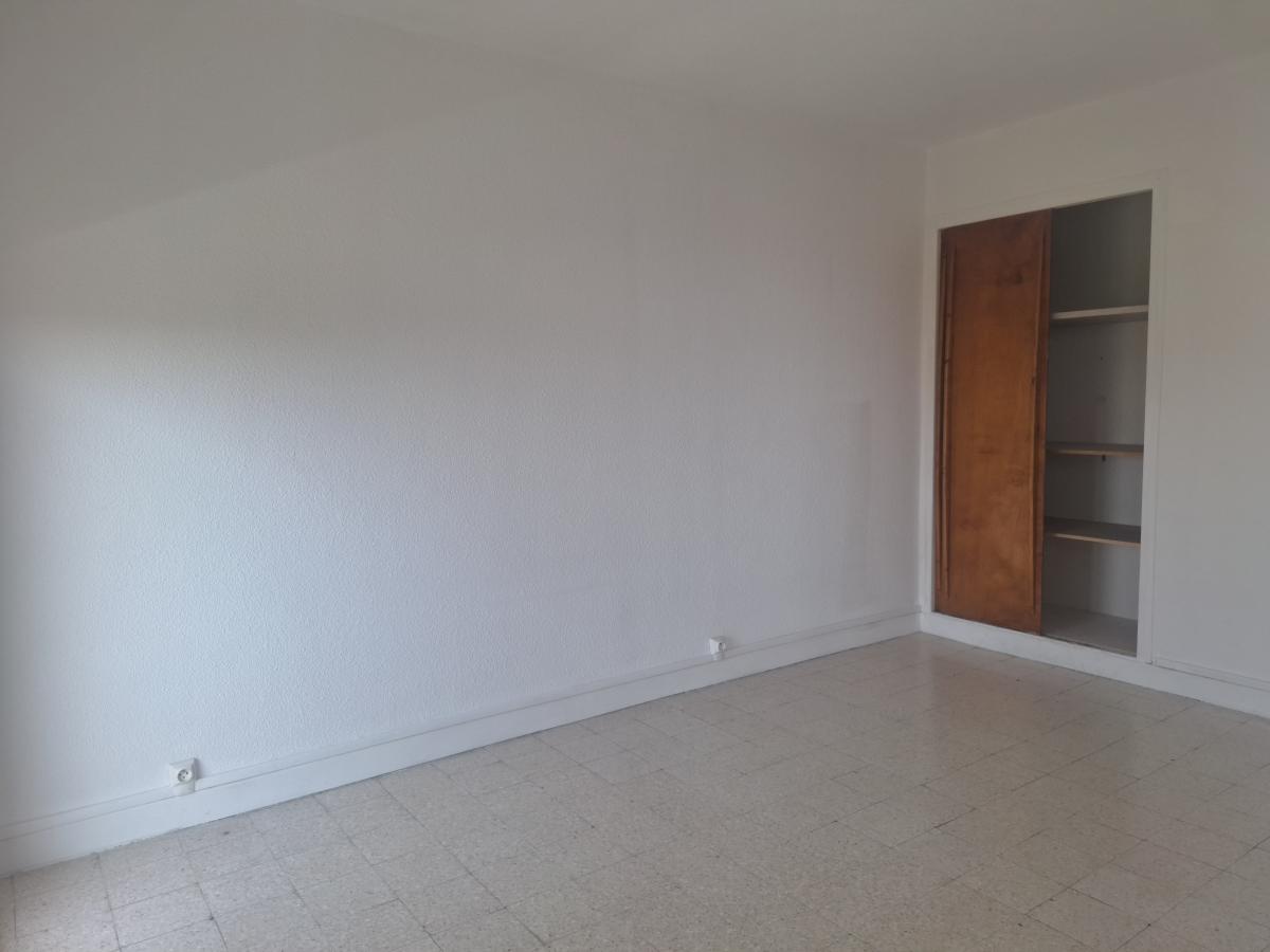 
																																							4 pièces - 
																																						3ème étage - 71m² - 1 100,10 € - Photo #2
