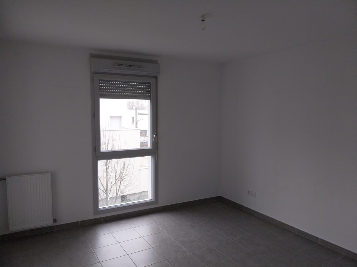 
																																							3 pièces - 
																																						RDC - 65m² - 922,83 € - Photo #2