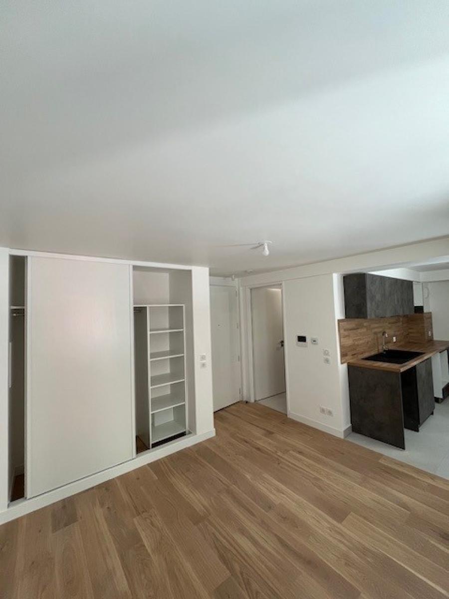 
																																							2 pièces - 
																																						RDC - 40m² - 1 331,17 € - Photo #3