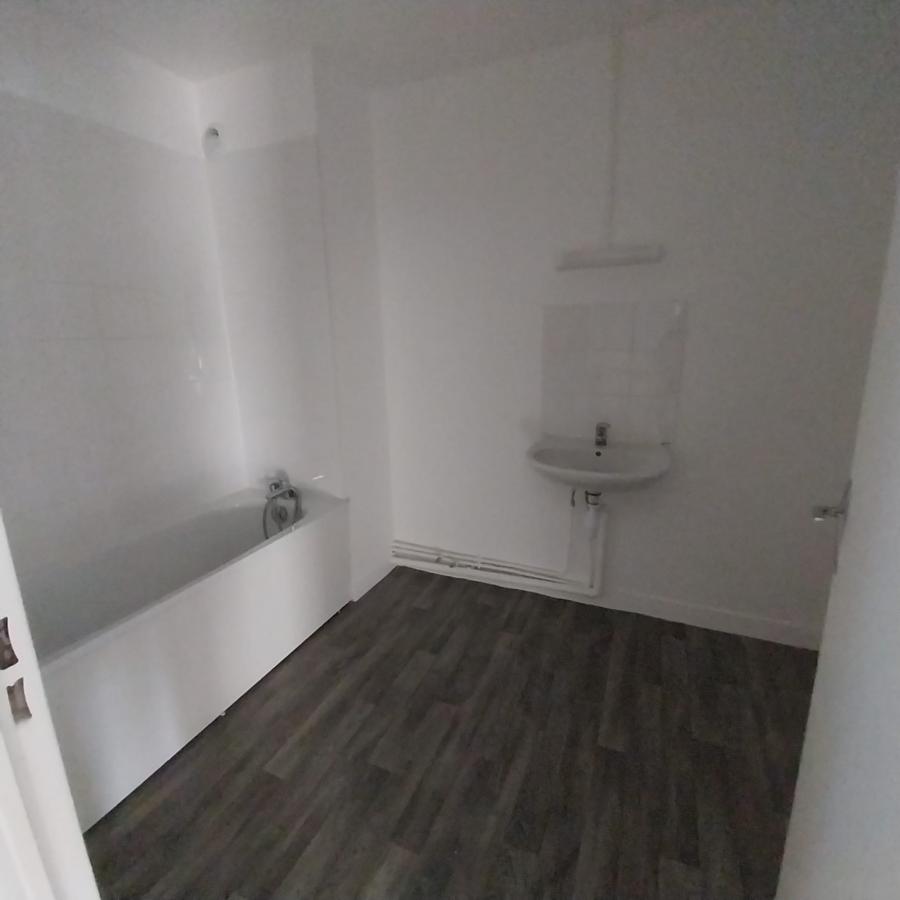 
																			4 pièces - 
																		3ème étage - 105m² - 330 000 € - Photo #7