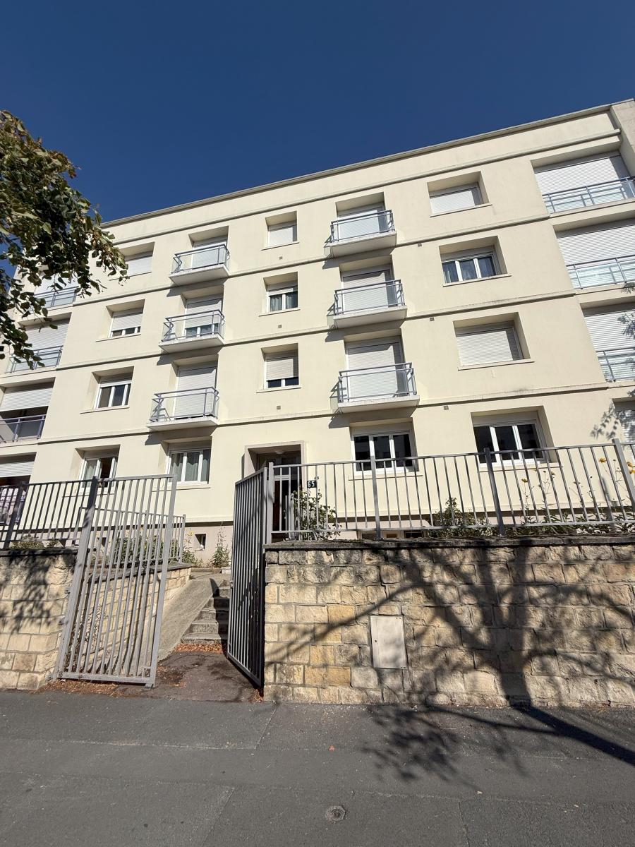 3 pièces - 1er étage - 72m² - 832,94 € - Photo #0
