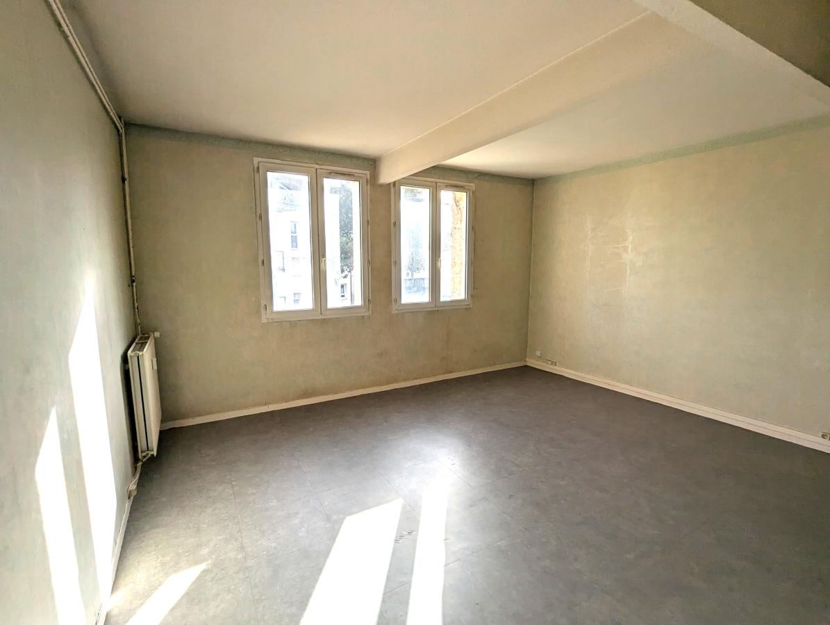 
																																							1 pièce - 
																																						1er étage - 34m² - 88 700 € - Photo #1