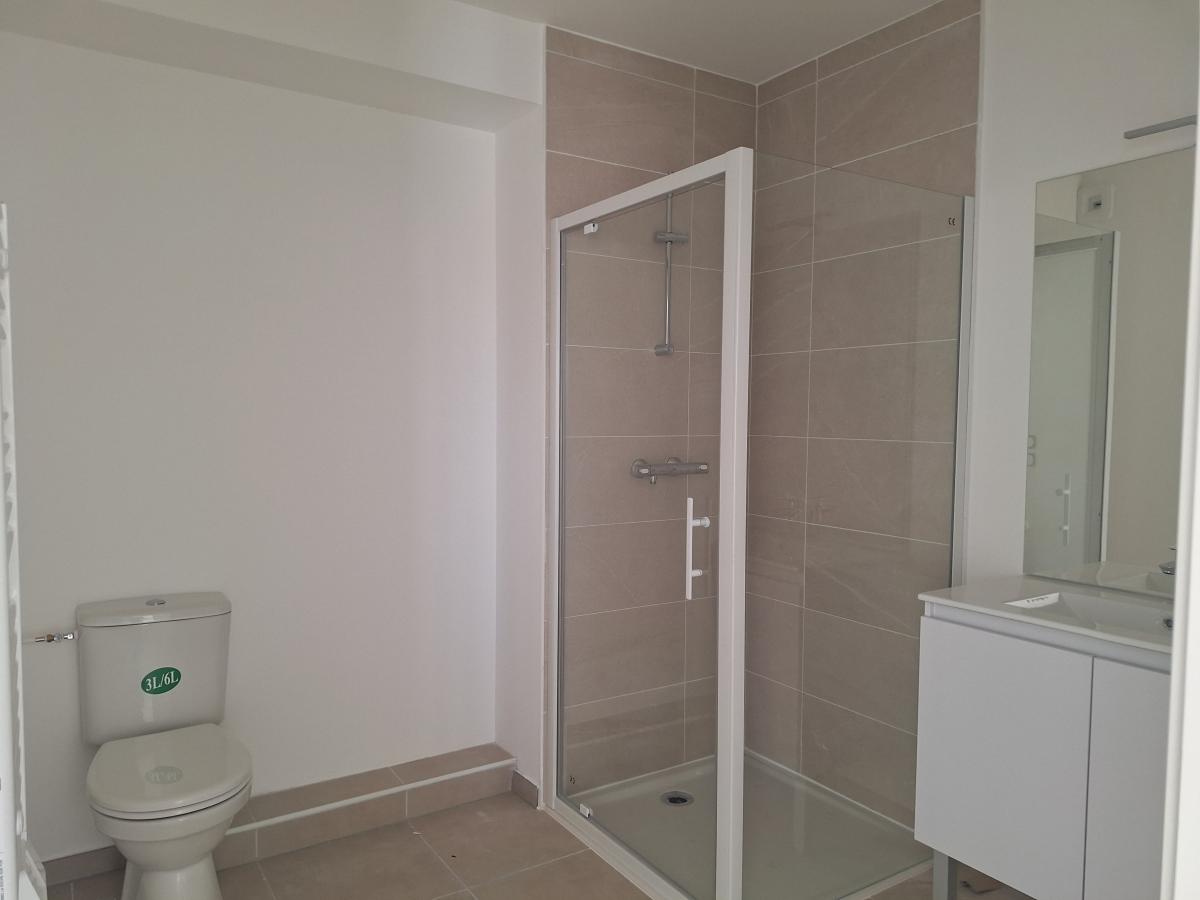 2 pièces - 2ème étage - 44m² - 692,21 € - Photo #2