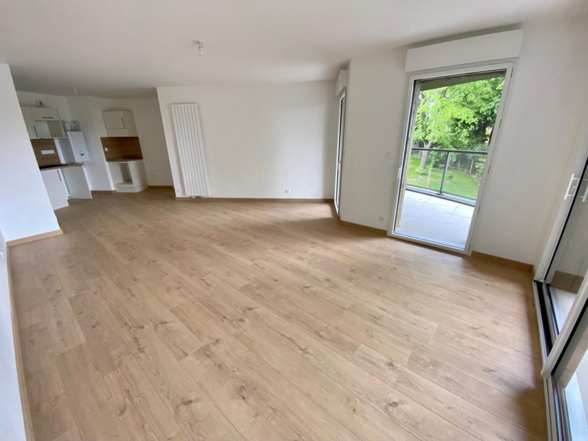 
																																							3 pièces - 
																																						1er étage - 77m² - 899,27 € - Photo #2