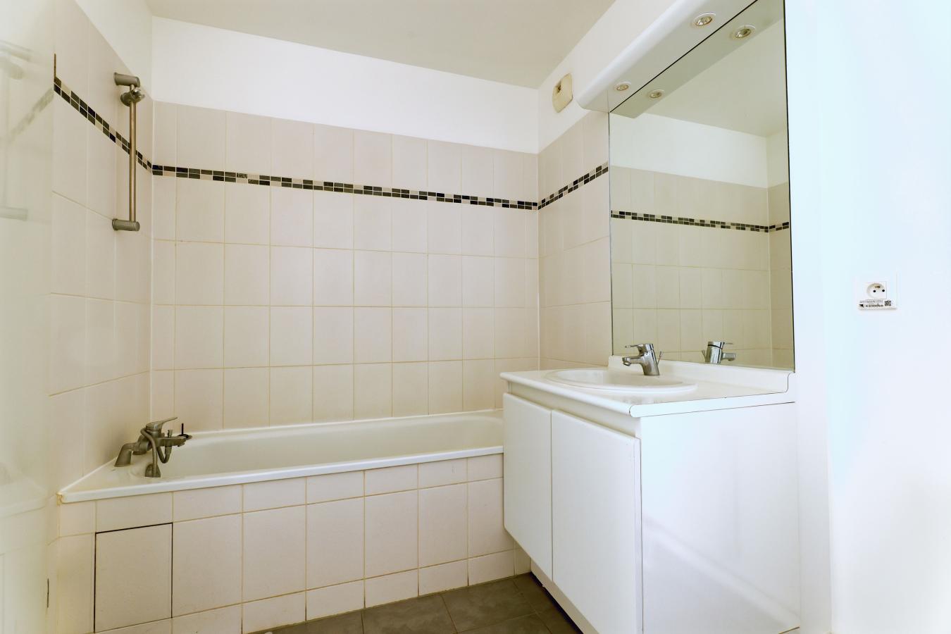 
																			3 pièces - 
																		3ème étage - 65m² - 213 700 € - Photo #6