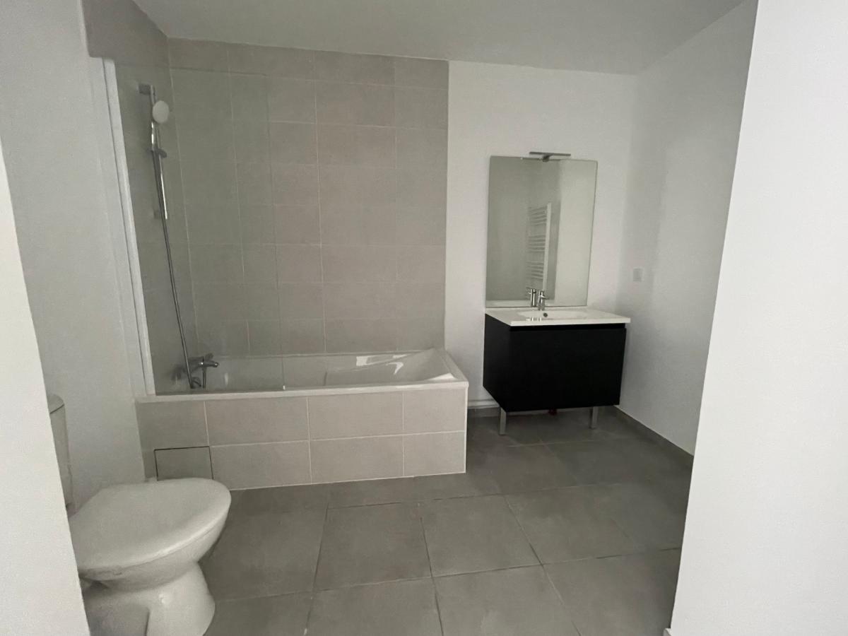 5 pièces - 5ème étage - 104m² - 1 199,00 € - Photo #2