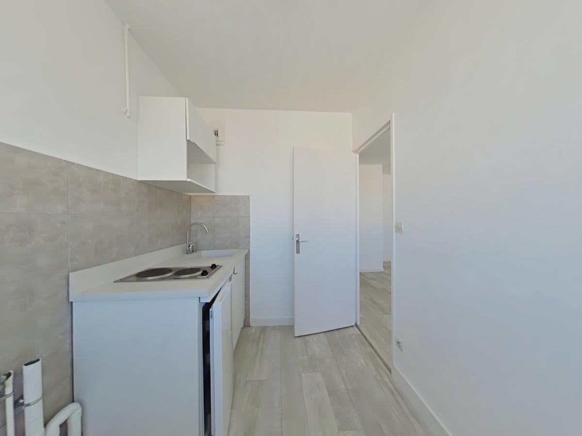 
																																							1 pièce - 
																																						3ème étage - 28m² - 462,51 € - Photo #1