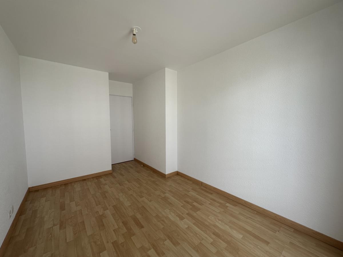 
																			4 pièces - 
																		2ème étage - 83m² - 920,64 € - Photo #4