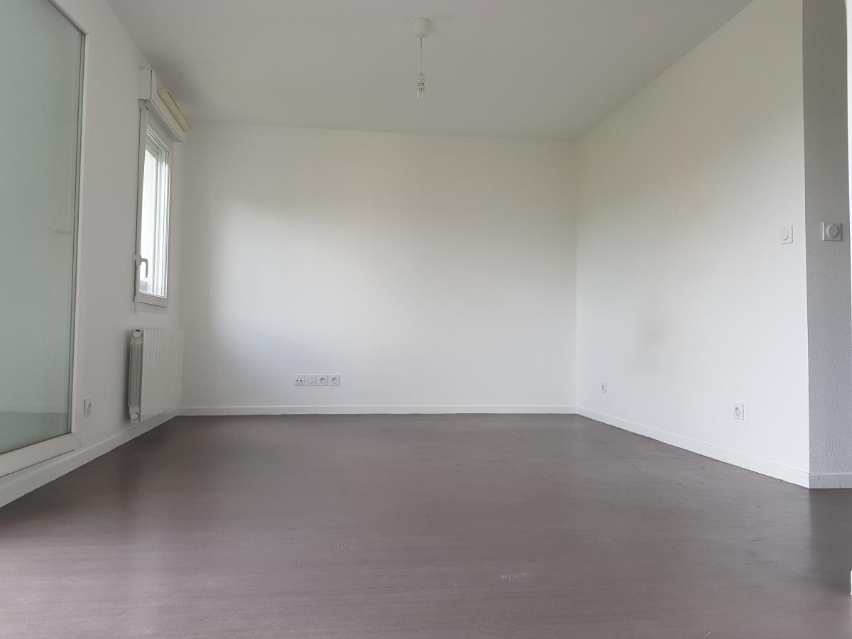 
																																							1 pièce - 
																																						2ème étage - 32m² - 122 000 € - Photo #2