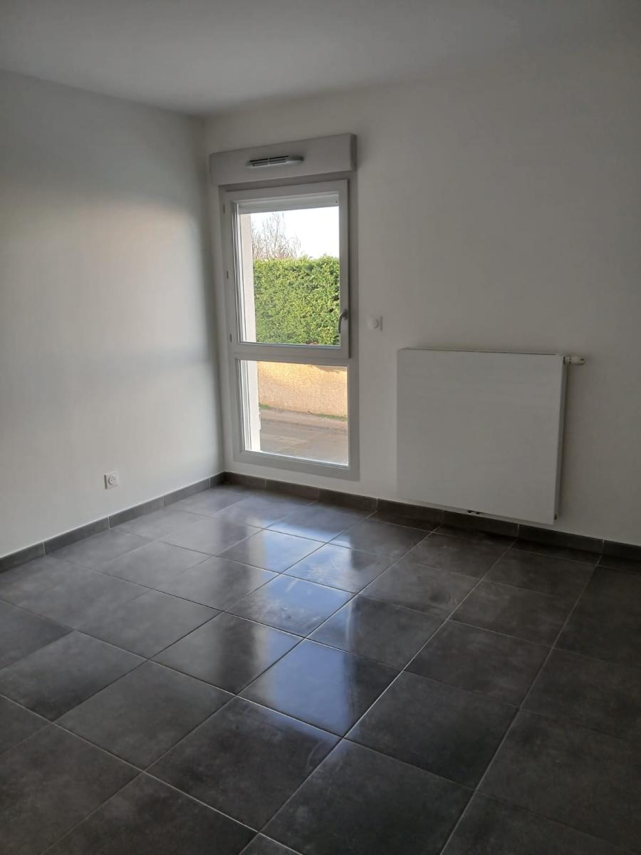 
																																							3 pièces - 
																																						2ème étage - 75m² - 1 033,73 € - Photo #4