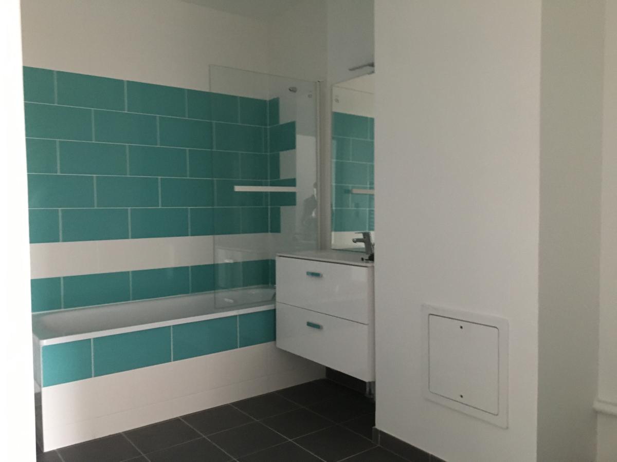 
																																							4 pièces - 
																																						2ème étage - 77m² - 1 099,80 € - Photo #6