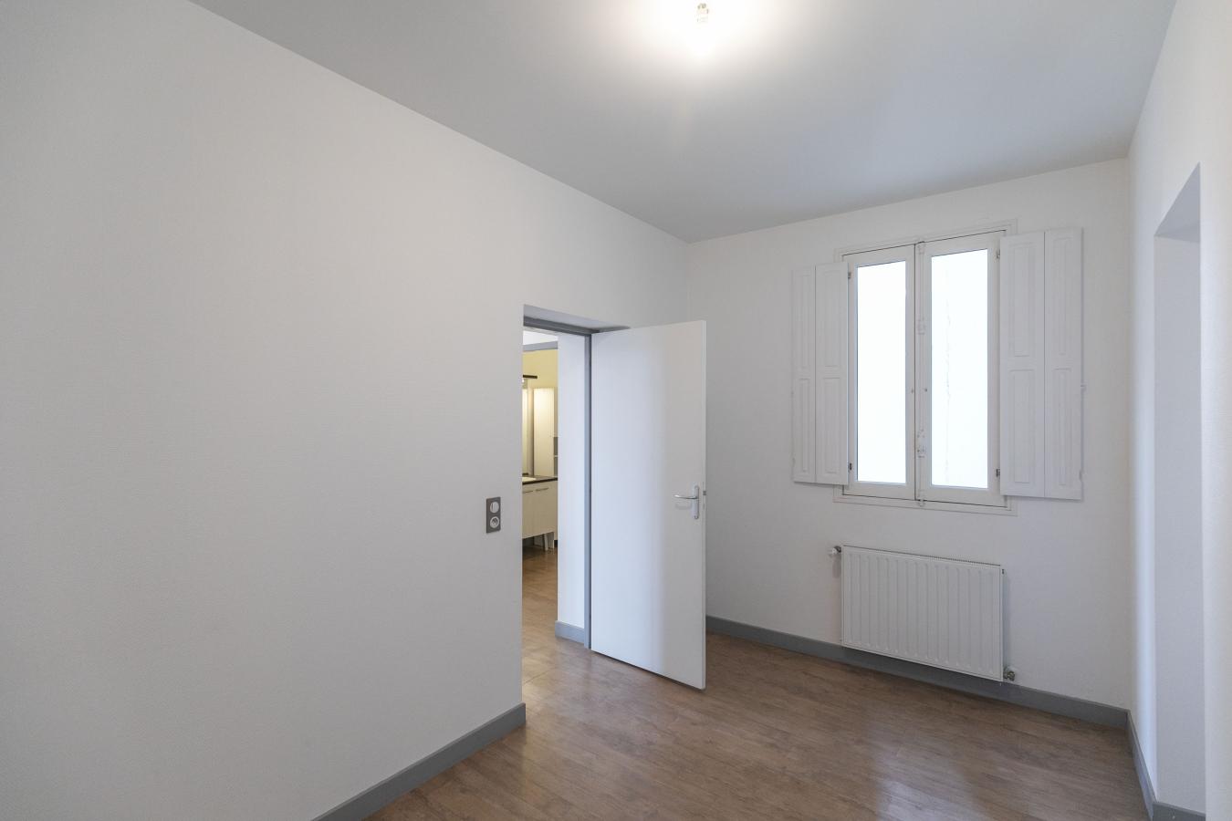 
																			4 pièces - 
																		RDC - 111m² - 902,35 € - Photo #2