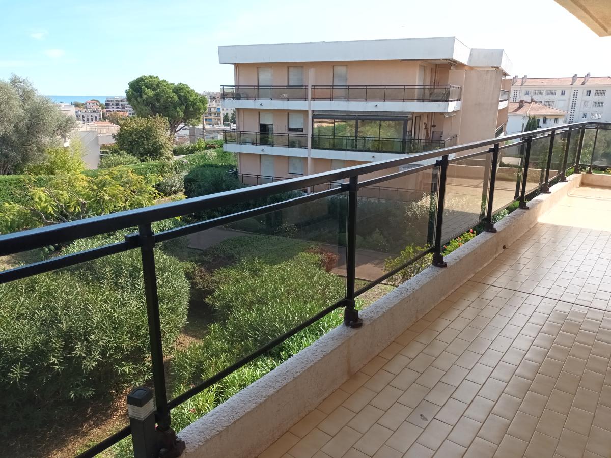 
																																							4 pièces - 
																																						2ème étage - 80m² - 1 723,13 € - Photo #2