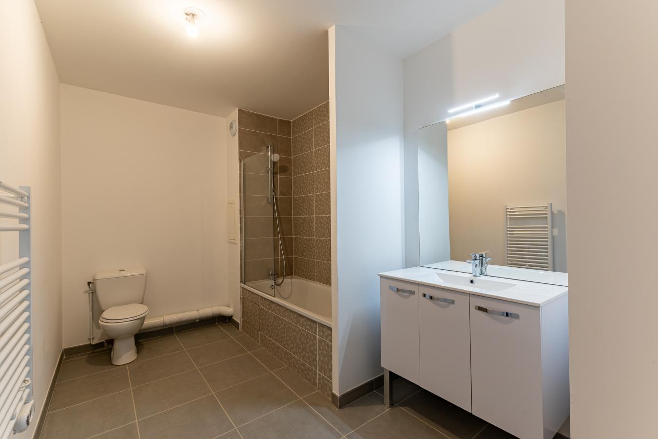 
																			4 pièces - 
																		RDC - 90m² - 1 499,22 € - Photo #7