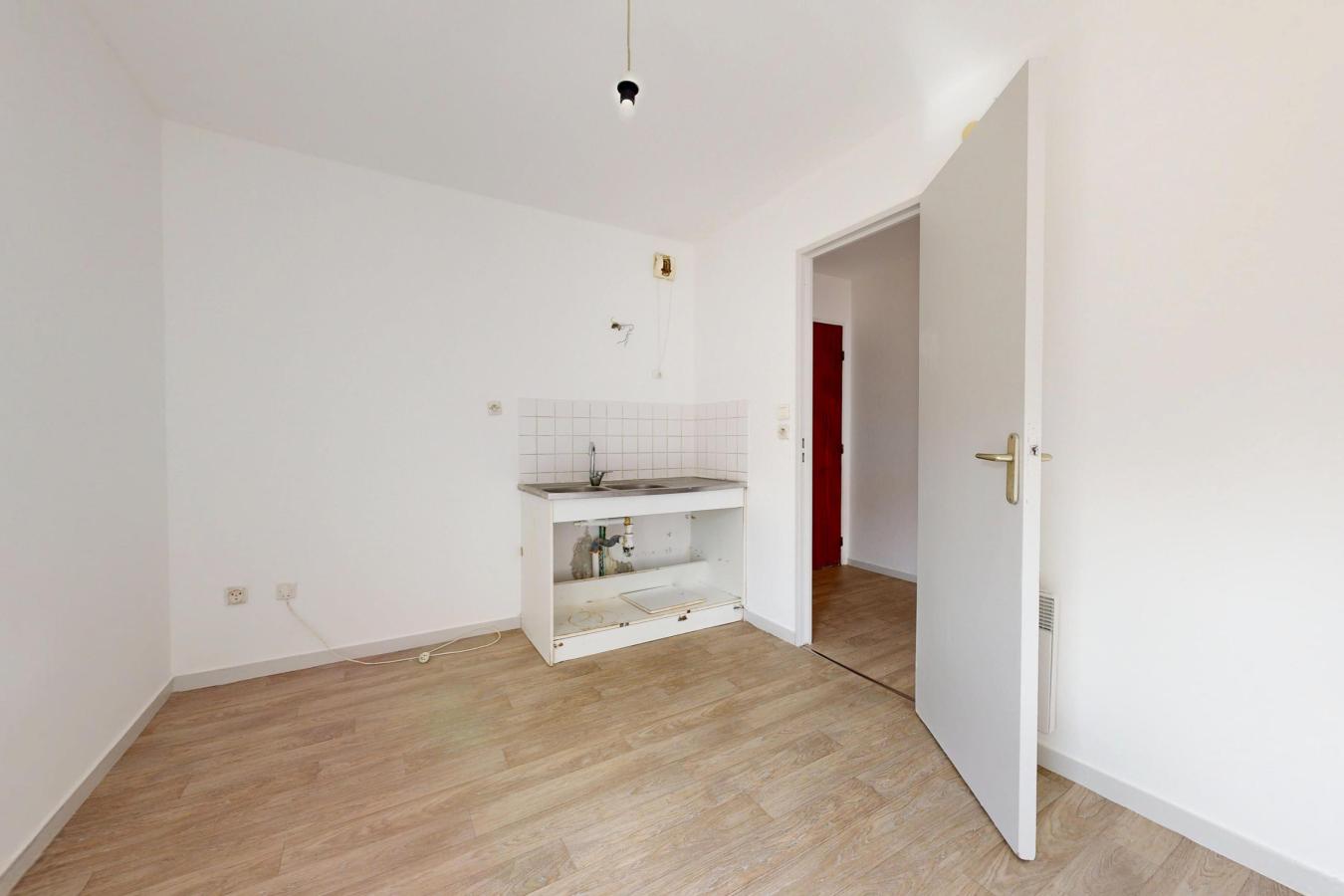 
																																							4 pièces - 
																																						1er étage - 83m² - 90 860 € - Photo #3
