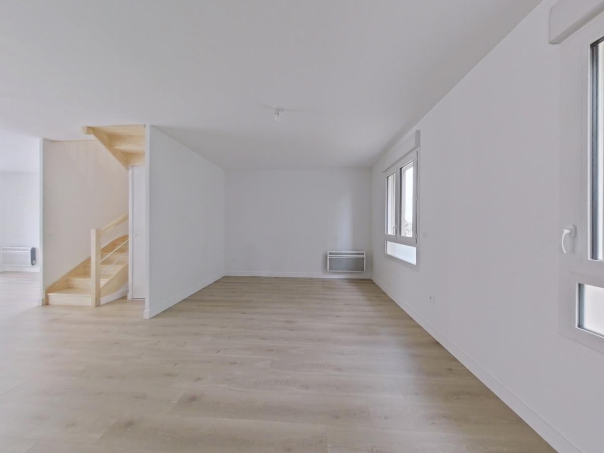 4 pièces - 1er étage - 94m² - 970,30 € - Photo #0