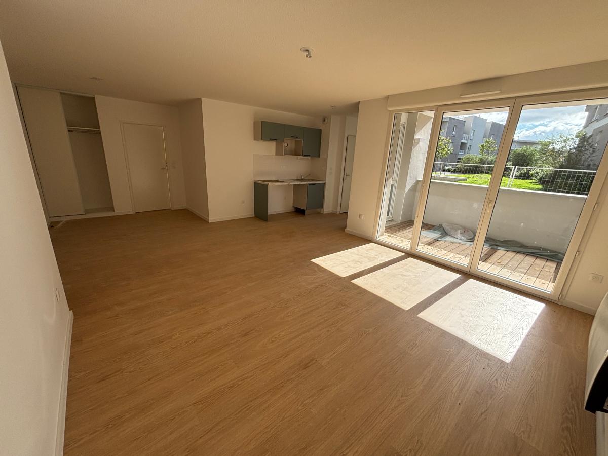 
																			3 pièces - 
																		RDC - 69m² - 760,38 € - Photo #0