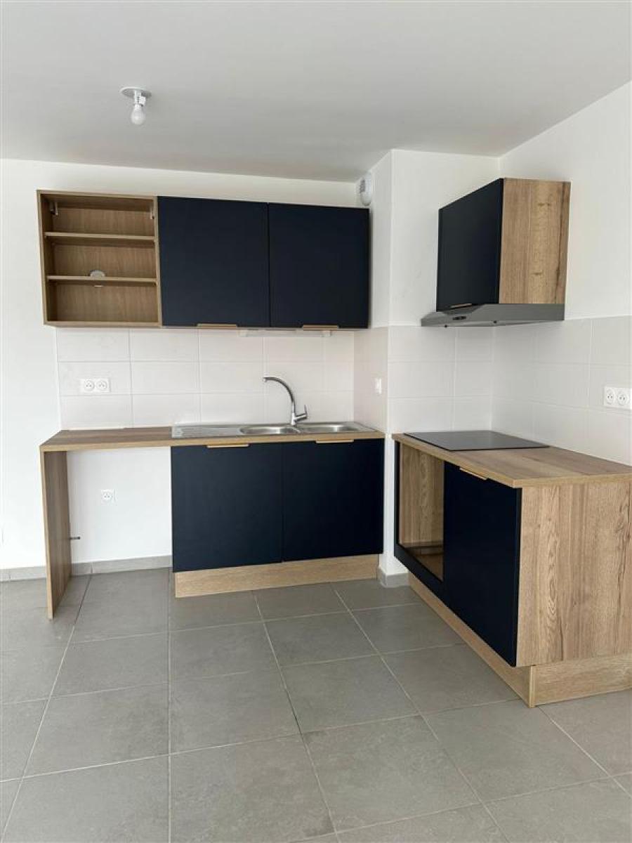 
																																							4 pièces - 
																																						2ème étage - 95m² - 1 307,48 € - Photo #1
