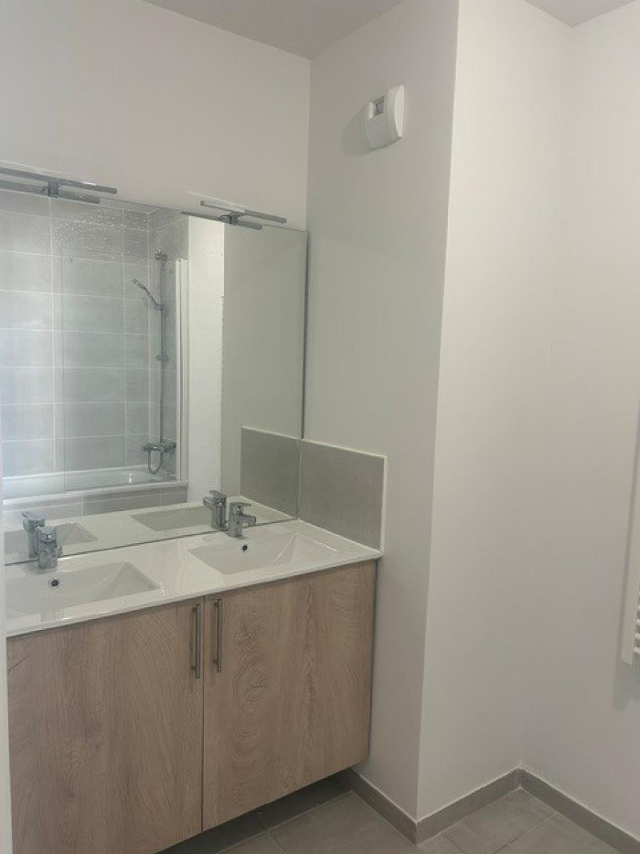 4 pièces - 1er étage - 83m² - 1 108,81 € - Photo #4