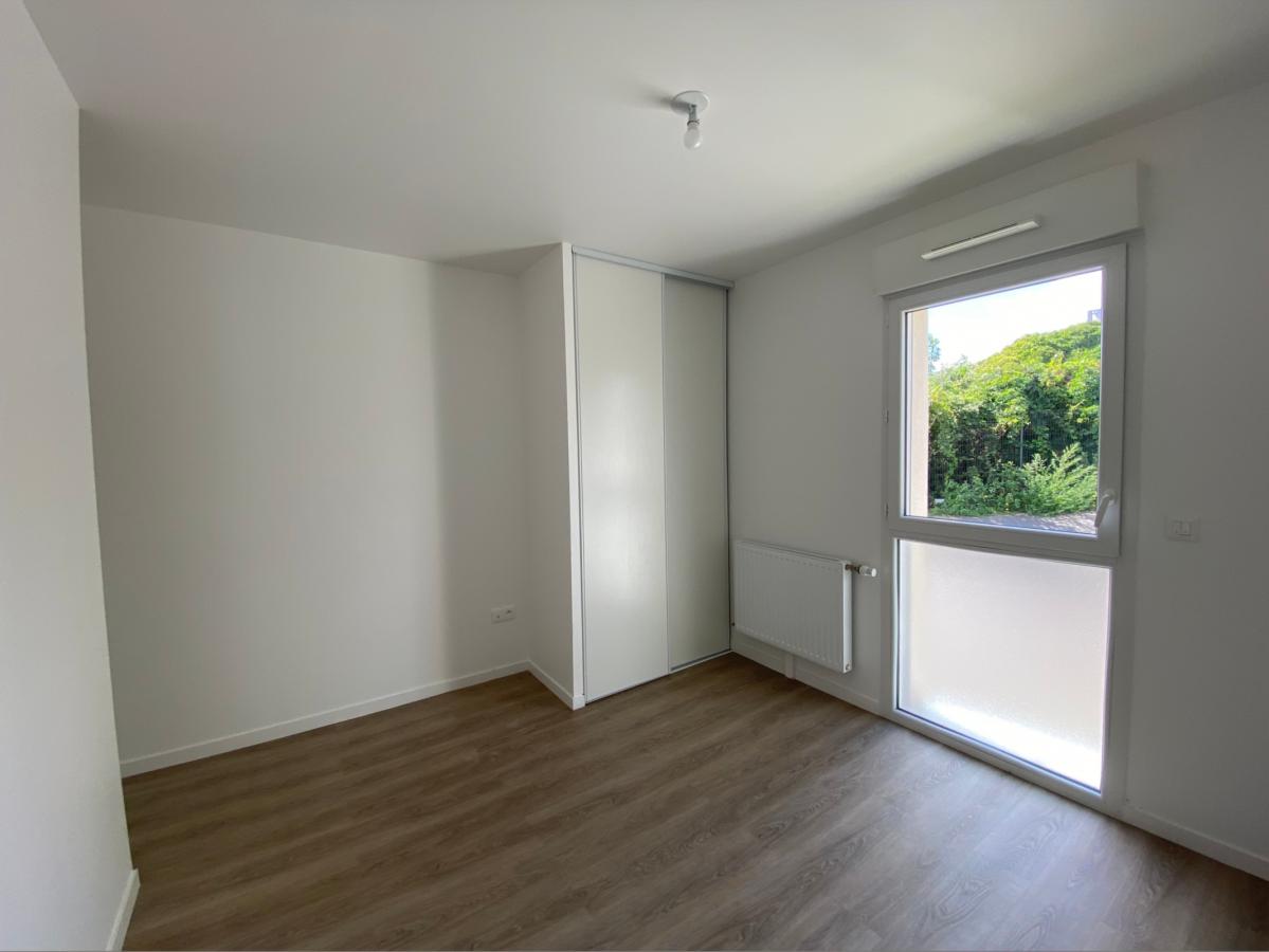 
																																							4 pièces - 
																																						2ème étage - 91m² - 1 066,20 € - Photo #5