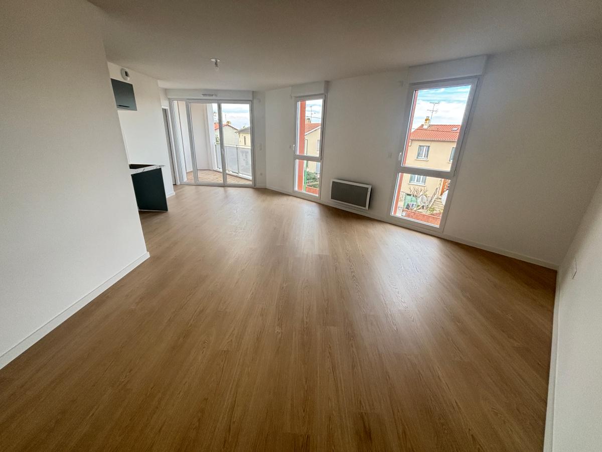 
																			4 pièces - 
																		2ème étage - 90m² - 1 021,18 € - Photo #3