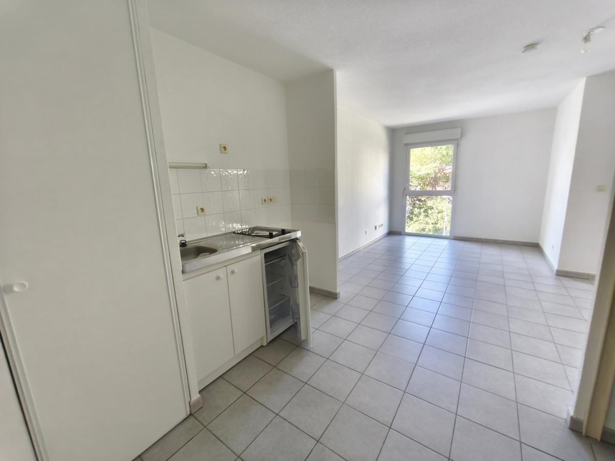 
																																							1 pièce - 
																																						2ème étage - 31m² - 120 000 € - Photo #2