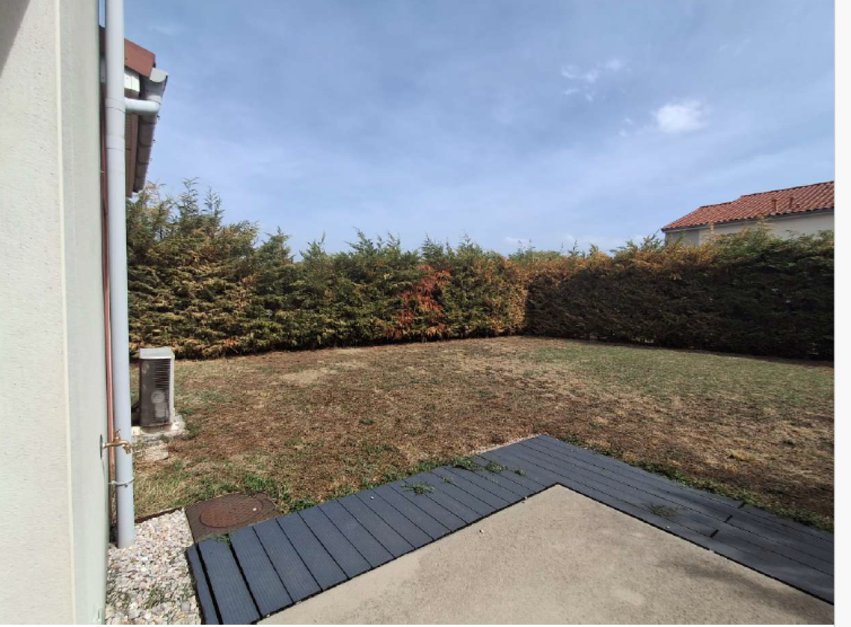 
																																							4 pièces - 
																																						RDC - 91m² - 1 049,98 € - Photo #2