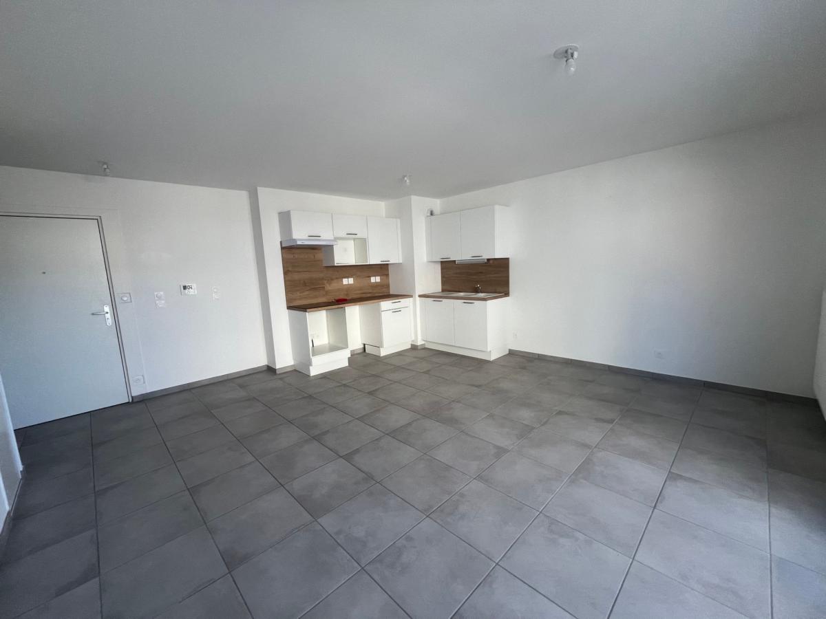 3 pièces - 1er étage - 64m² - 809,55 € - Photo #4