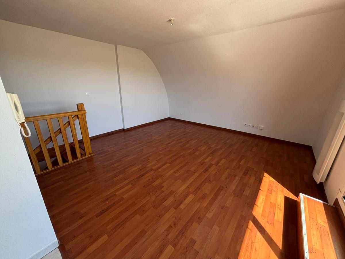 
																			4 pièces - 
																		1er étage - 83m² - 955,23 € - Photo #4