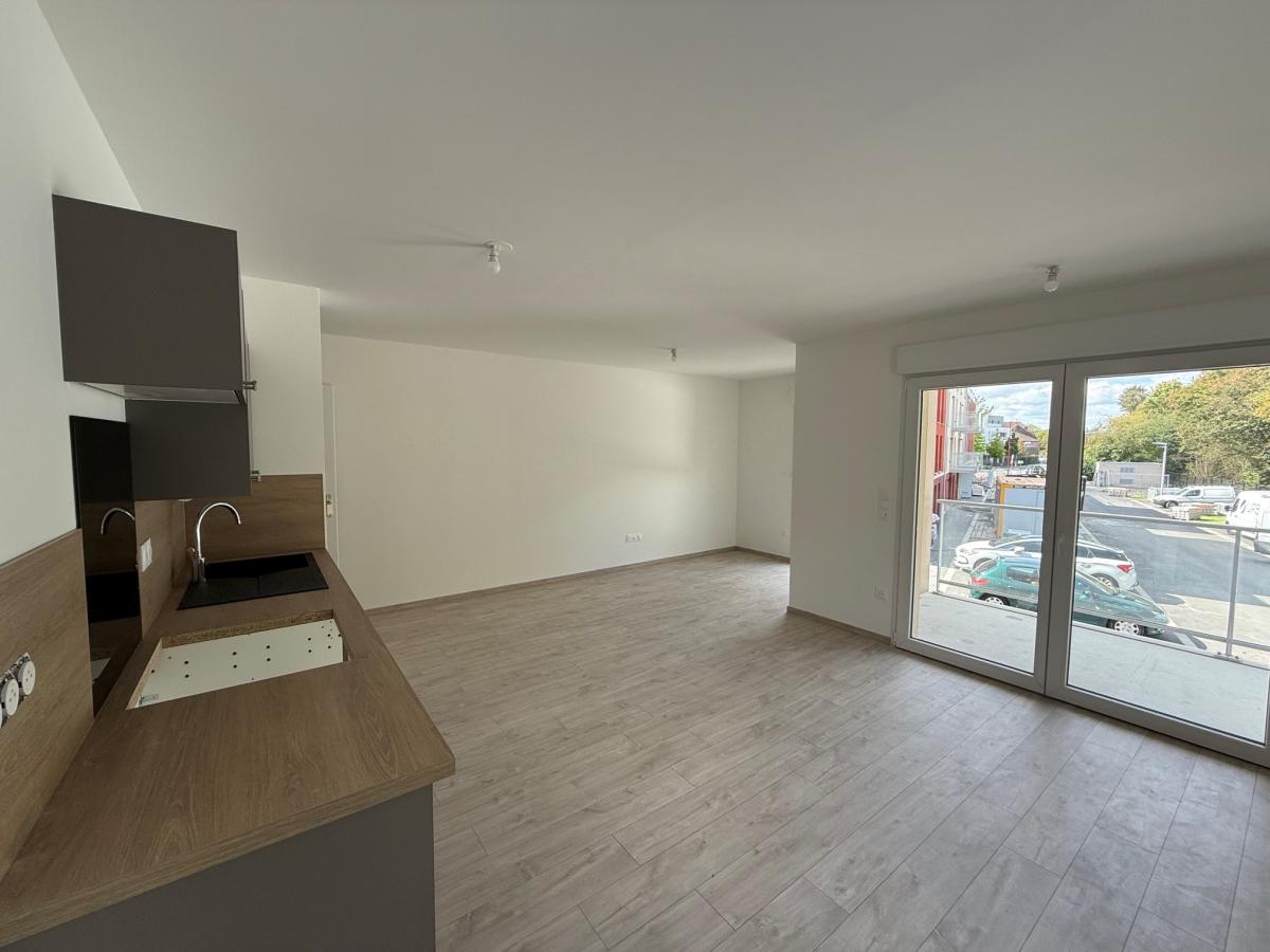 
																																							3 pièces - 
																																						1er étage - 65m² - 830,05 € - Photo #1