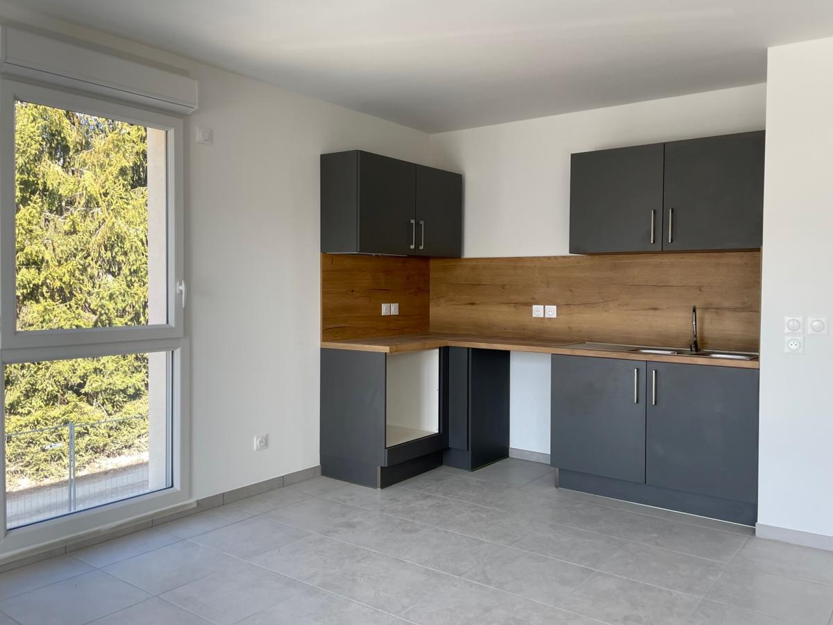 
																																							2 pièces - 
																																						RDC - 45m² - 906,35 € - Photo #1