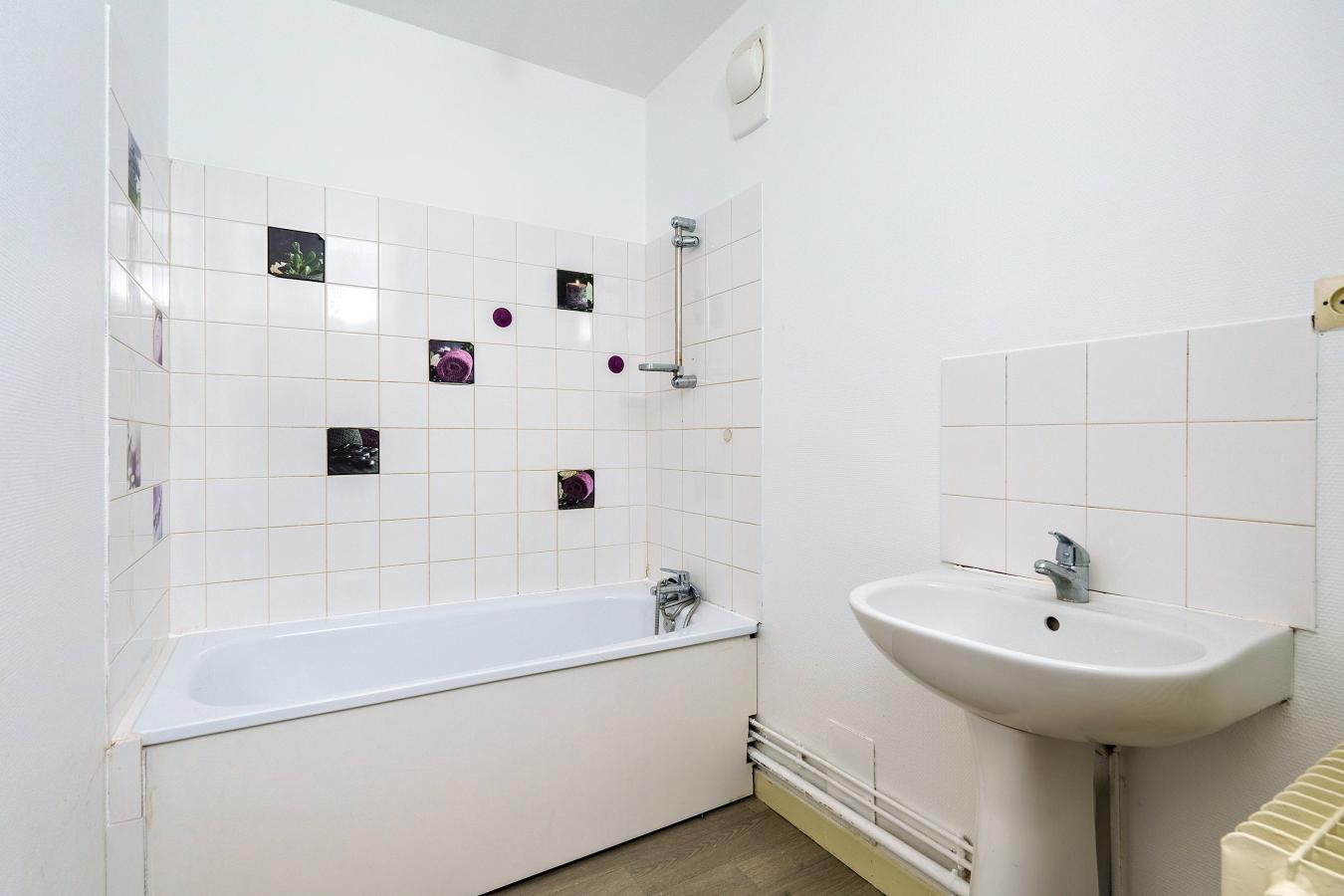 
																																							4 pièces - 
																																						RDC - 81m² - 580,94 € - Photo #2
