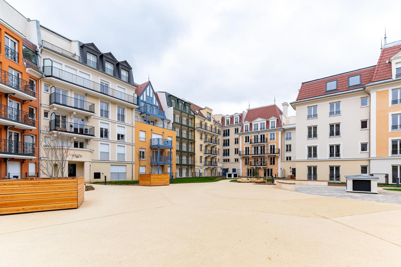 
																			5 pièces - 
																		RDC - 98m² - 1 533,74 € - Photo #0