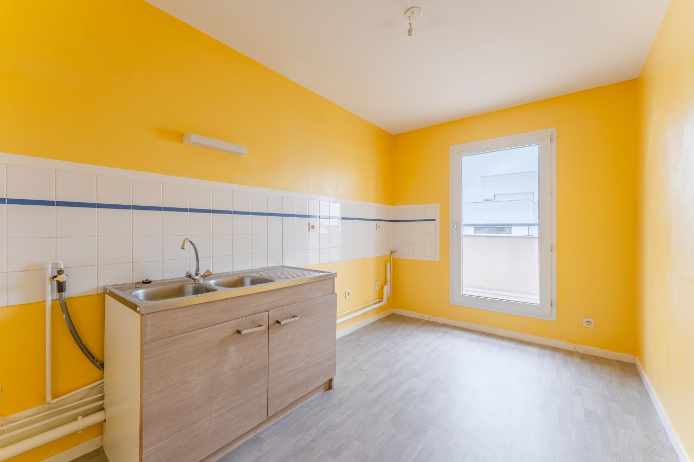 
																																							3 pièces - 
																																						4ème étage - 66m² - 180 000 € - Photo #2