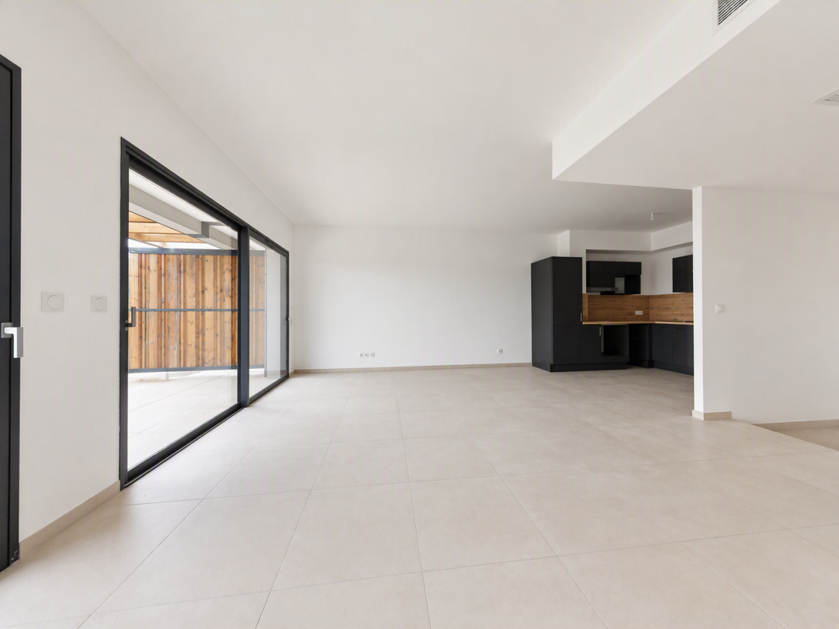 
																																							4 pièces - 
																																						RDC - 95m² - 3 191,95 € - Photo #1