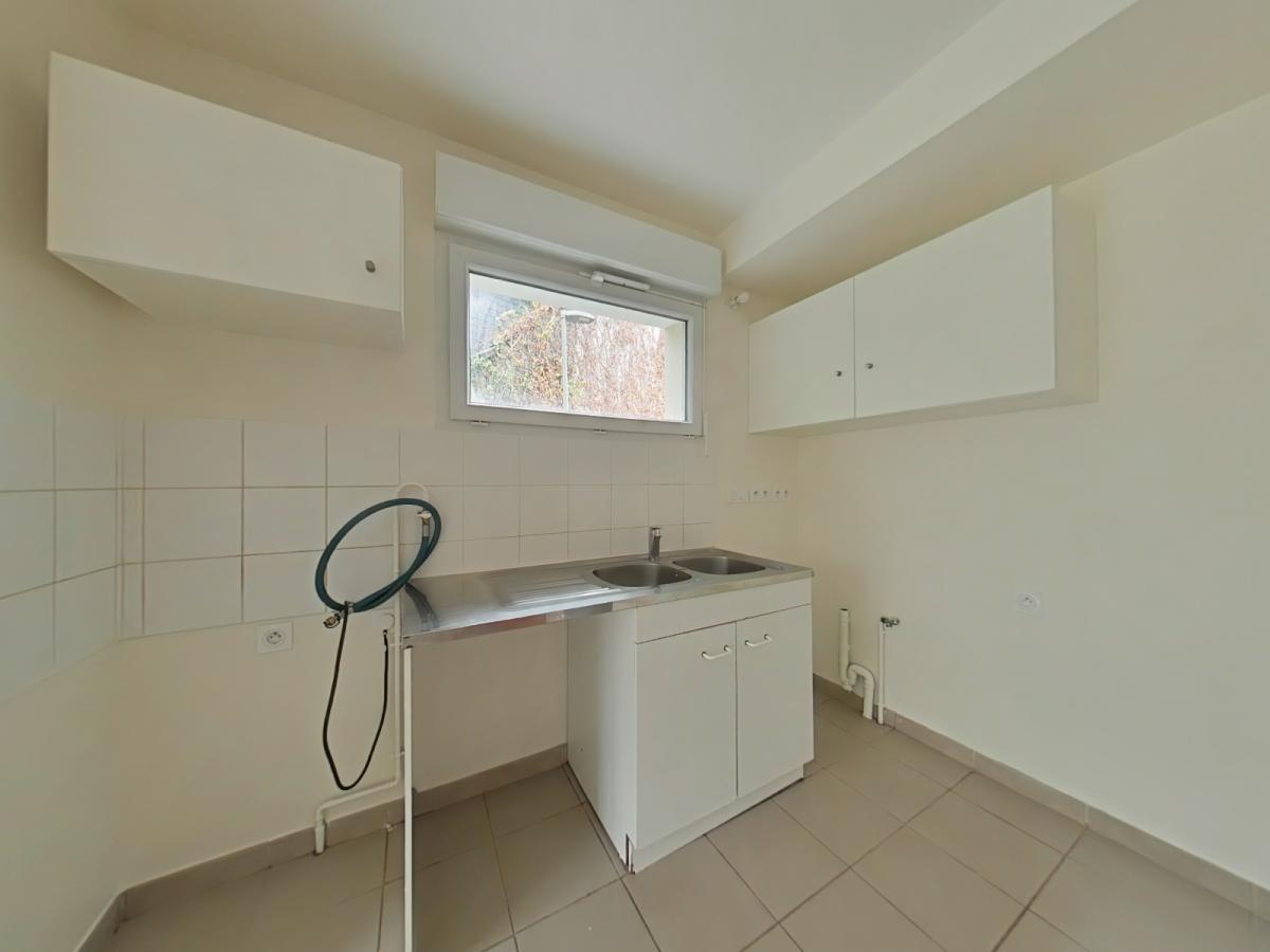 4 pièces - RDC - 83m² - 883,21 € - Photo #2