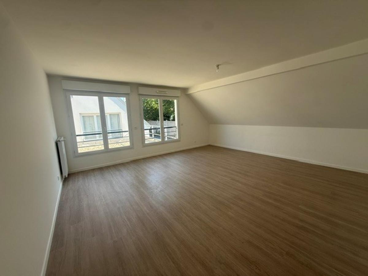3 pièces - 1er étage - 70m² - 1 150,30 € - Photo #0