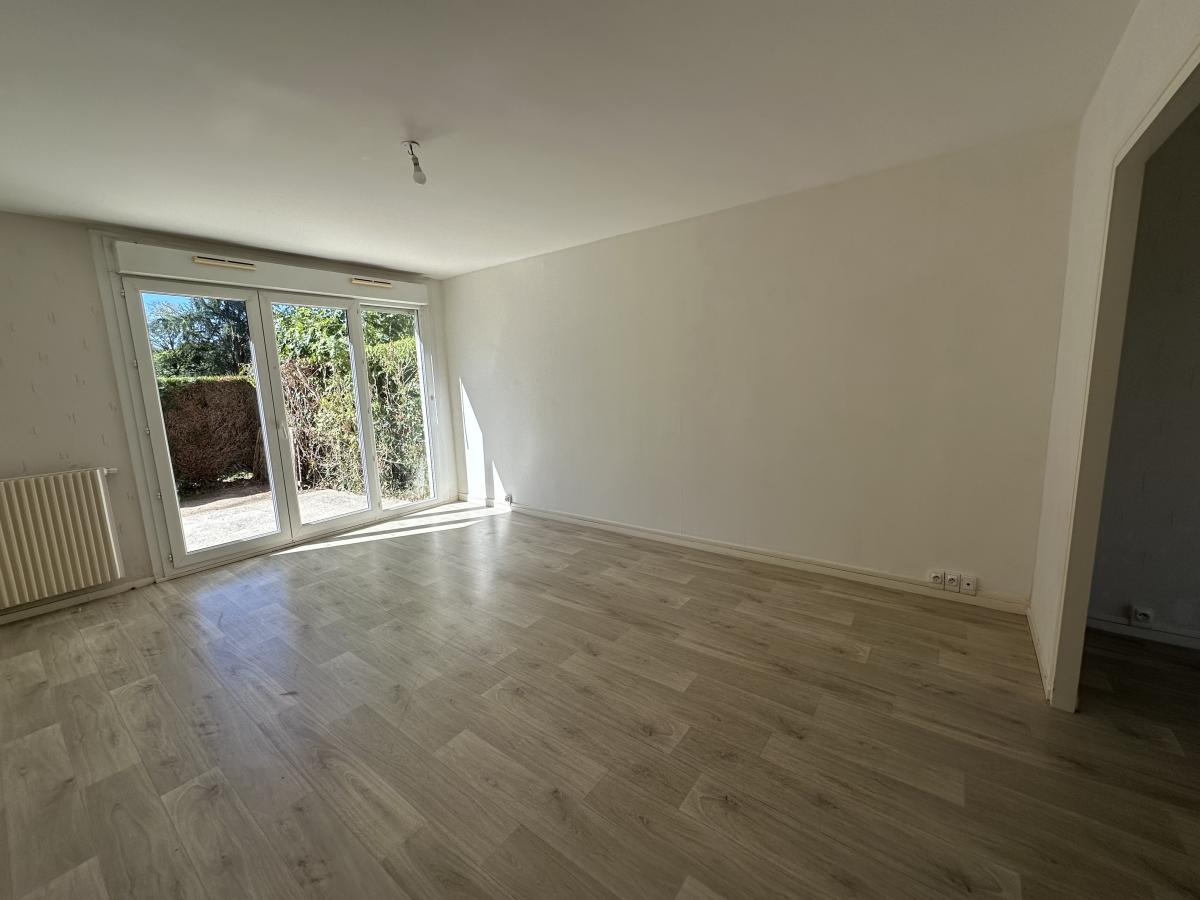 5 pièces - RDC - 107m² - 869,53 € - Photo #2