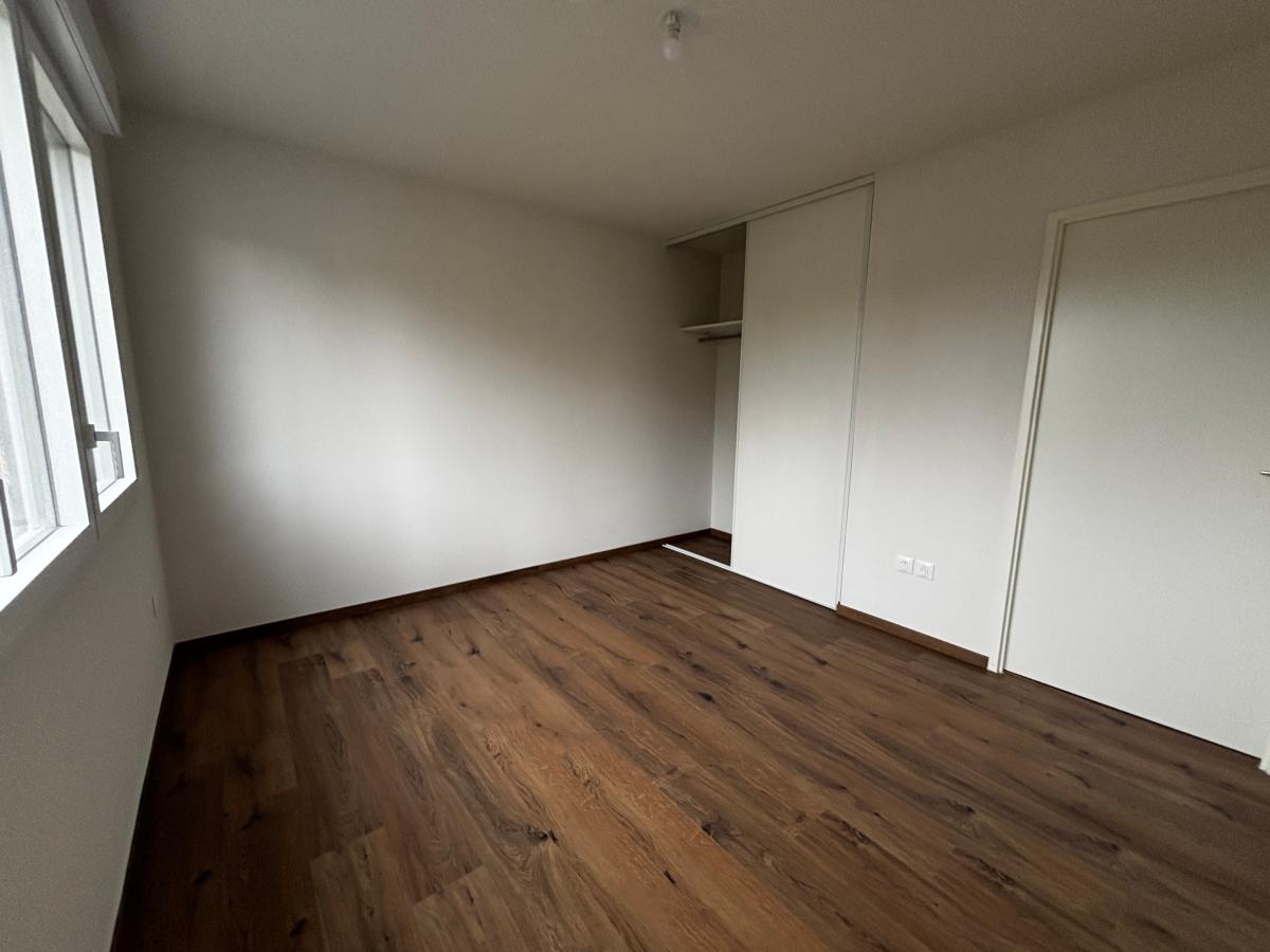 
																			4 pièces – 
																		1er étage – 83m² - 1 127,84 € - Photo #5