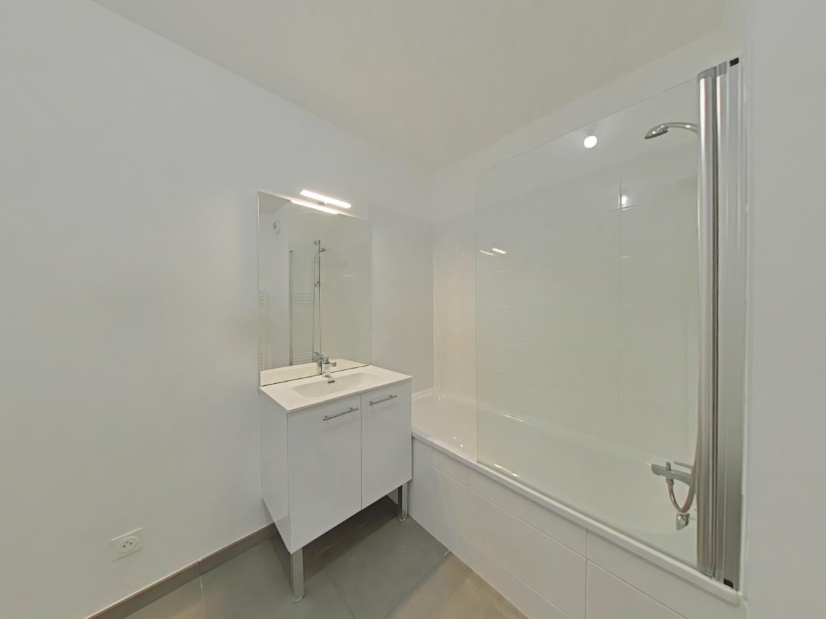 
																																							3 pièces - 
																																						RDC - 63m² - 745,50 € - Photo #3