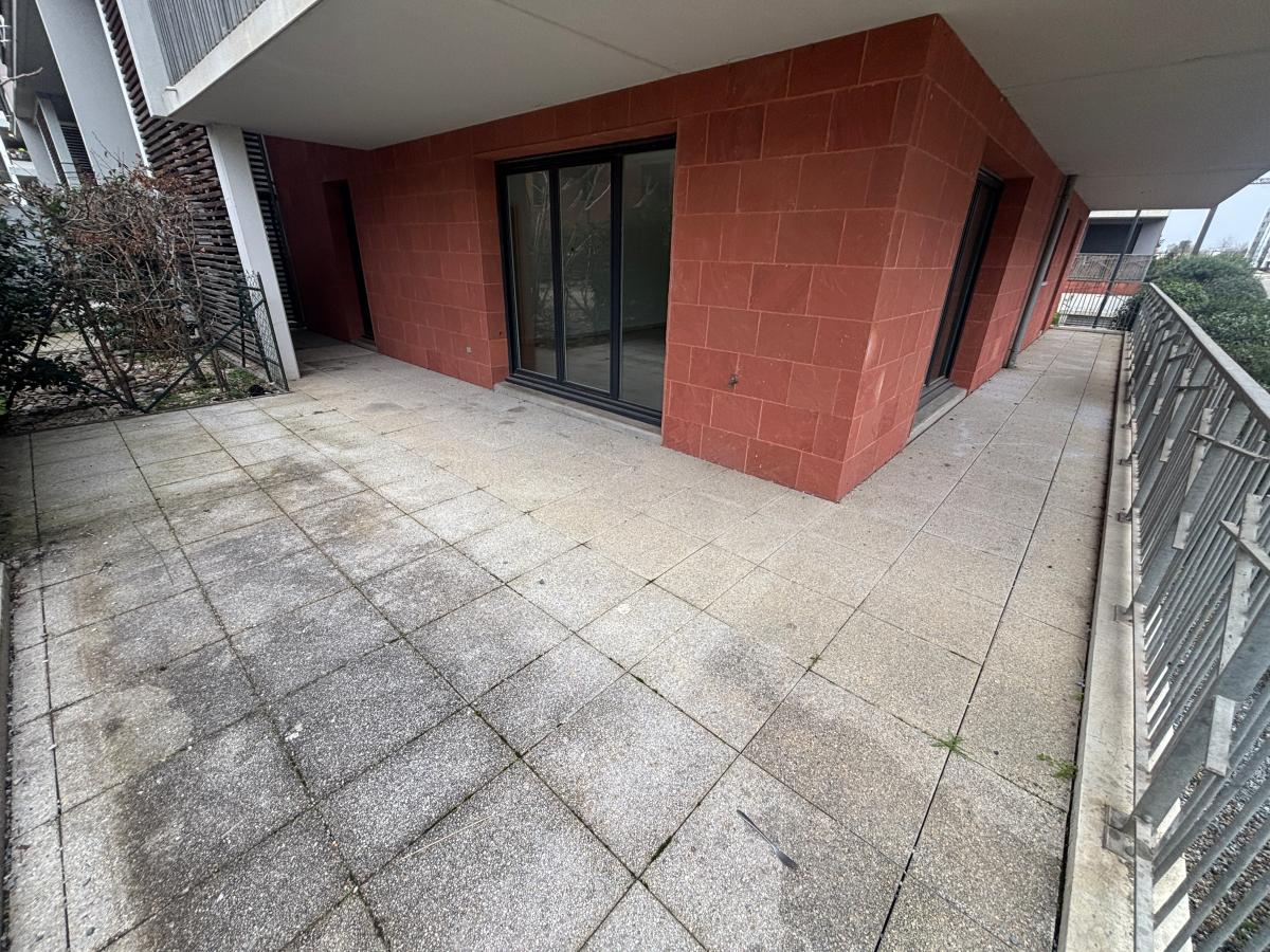 
																			4 pièces - 
																		RDC - 84m² - 1 039,28 € - Photo #1