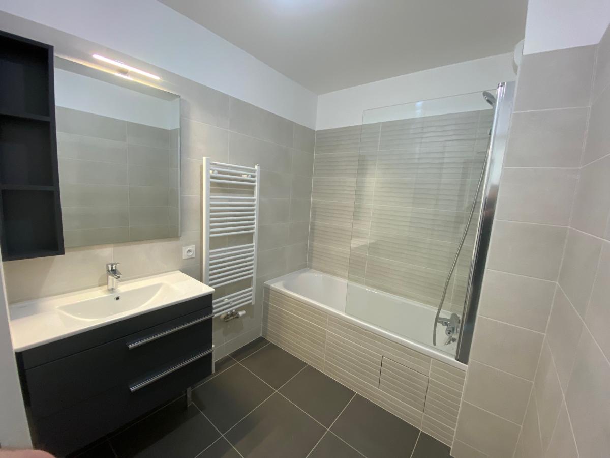 
																			5 pièces - 
																		RDC - 95m² - 2 127,69 € - Photo #1