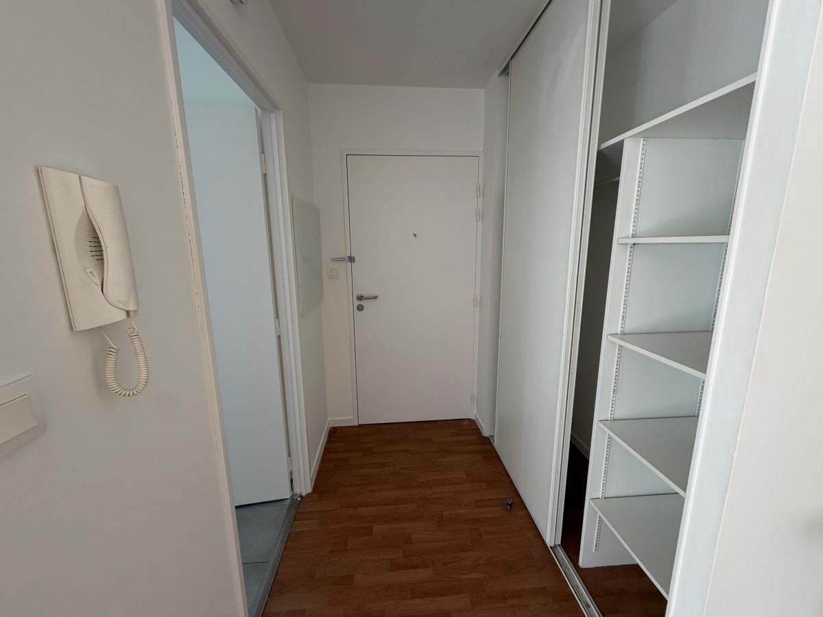 
																																							3 pièces - 
																																						1er étage - 68m² - 802,20 € - Photo #6