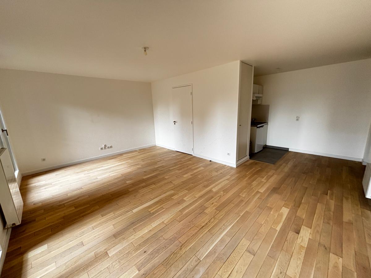
																																							1 pièce - 
																																						RDC - 41m² - 1 044,55 € - Photo #3